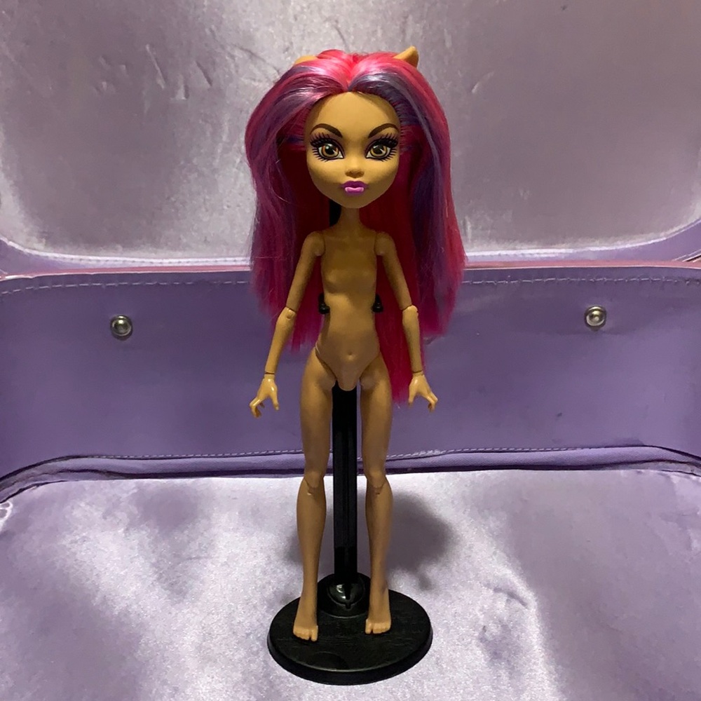 Monster High G1 Creepateria Howleen Wolf Doll